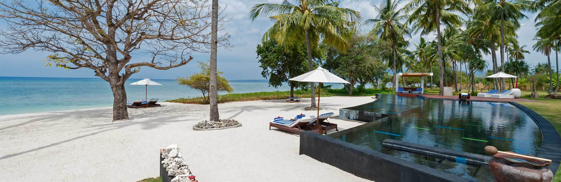 Villa Sapi - Pool and beach view