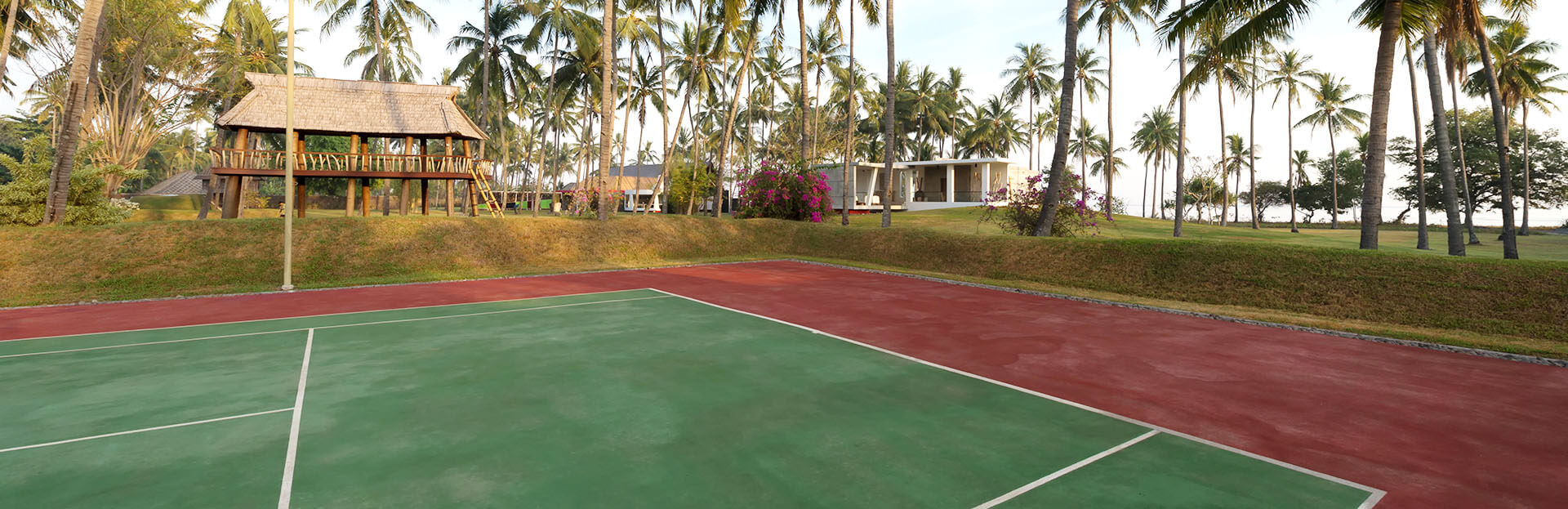 Villa Sapi - Tennis court and garden